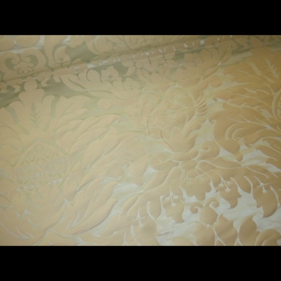 Beacon Hill Savannah Belle Ice Damask Fabric - Picture 13 of 16